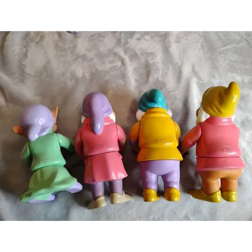 1981 Effanbee Snow White Doll with Disney 7 Dwarves